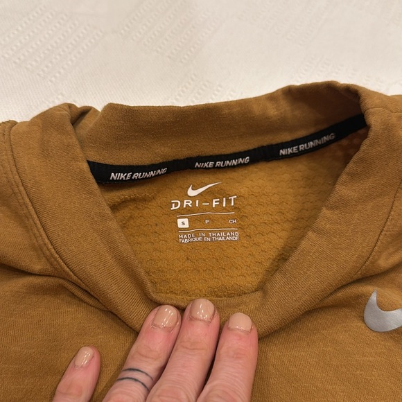 Nike Size Small Dri-Fit Long Sleeve - Picture 3 of 3